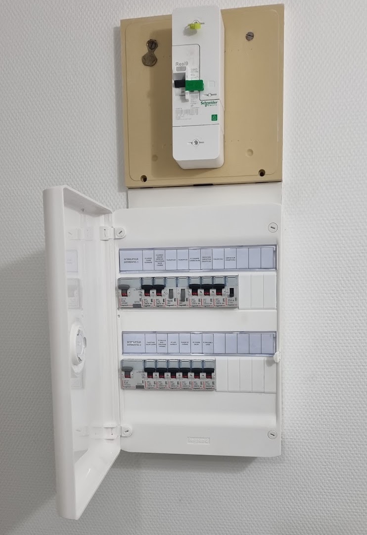 VES Électricien, borne de recharge, certifié IRVE. · Photos 1